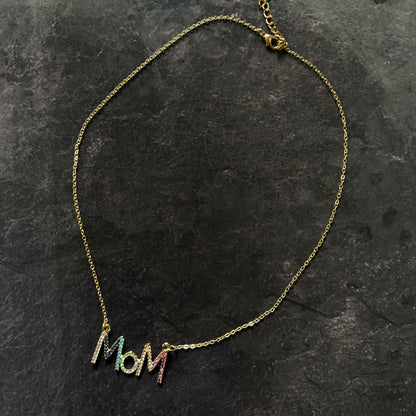 Collar con dije Mom