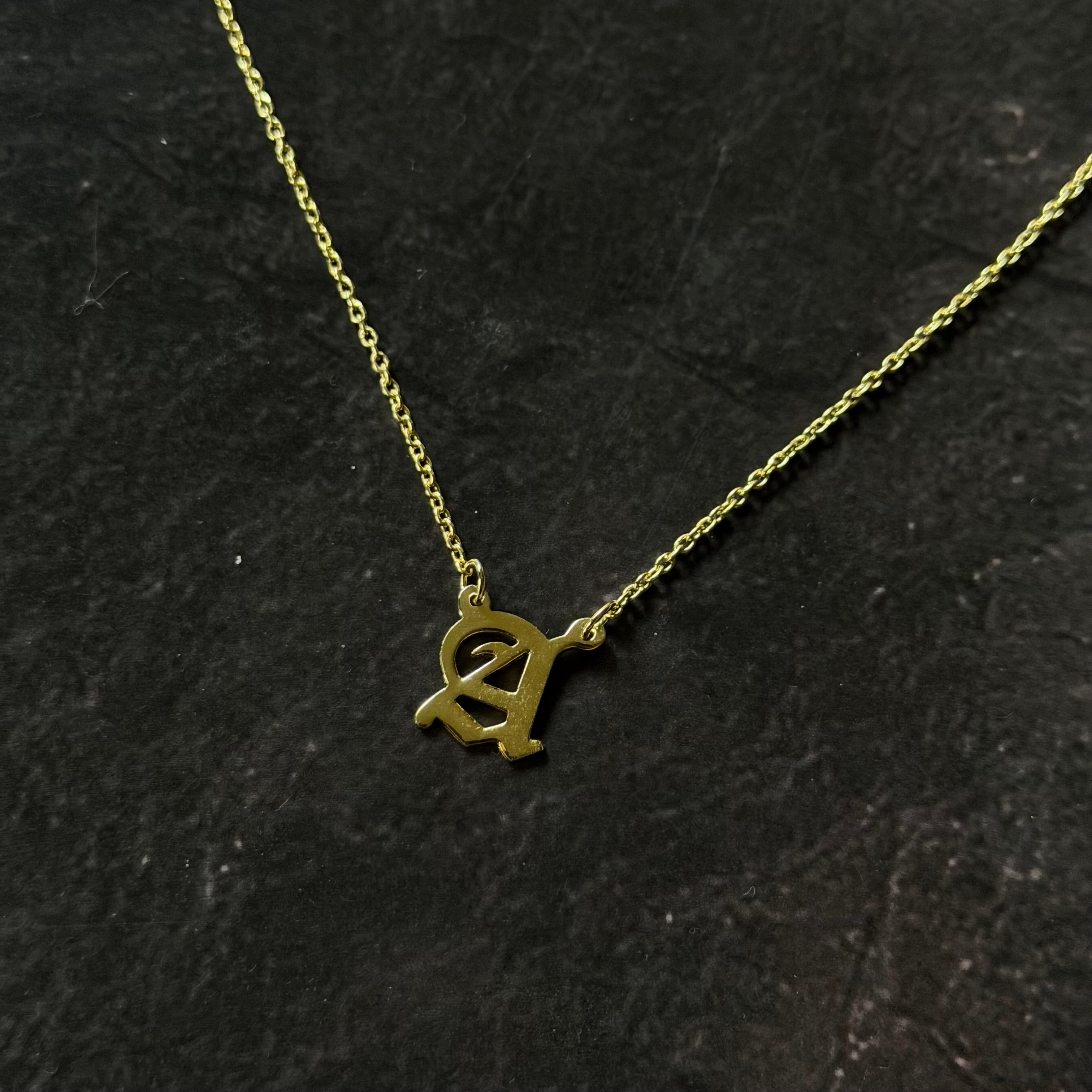 Collar con inicial