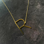 Collar con inicial R