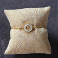 Brazalete con letra T