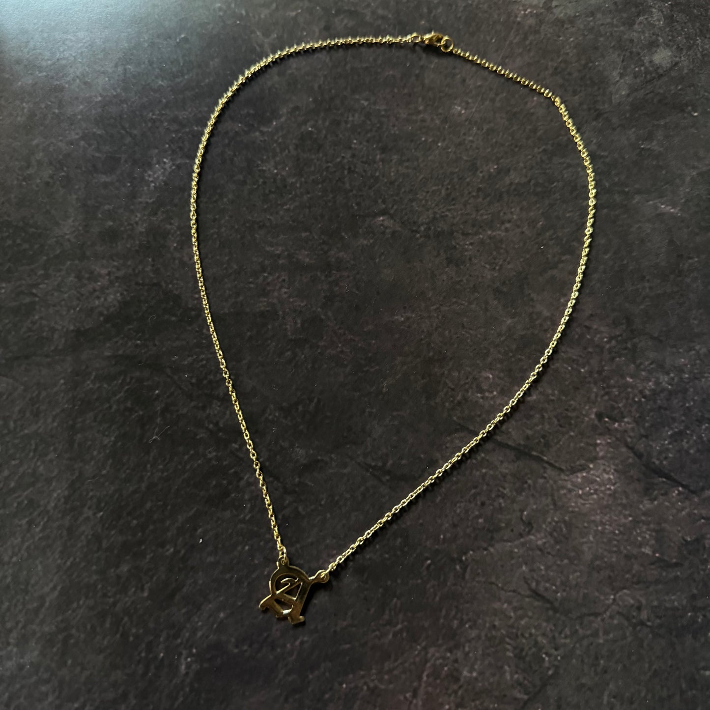 Collar con inicial
