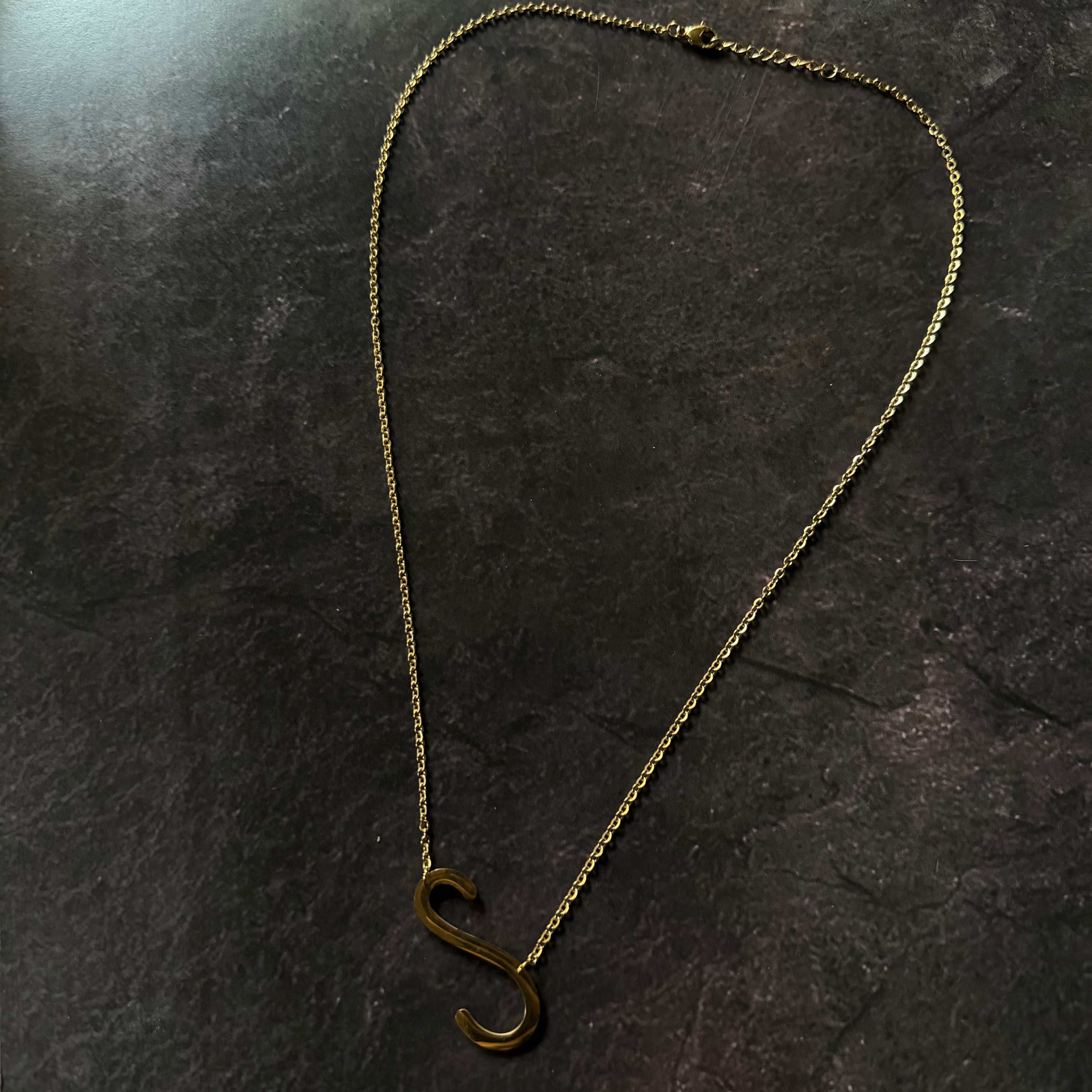 Collar con inicial S