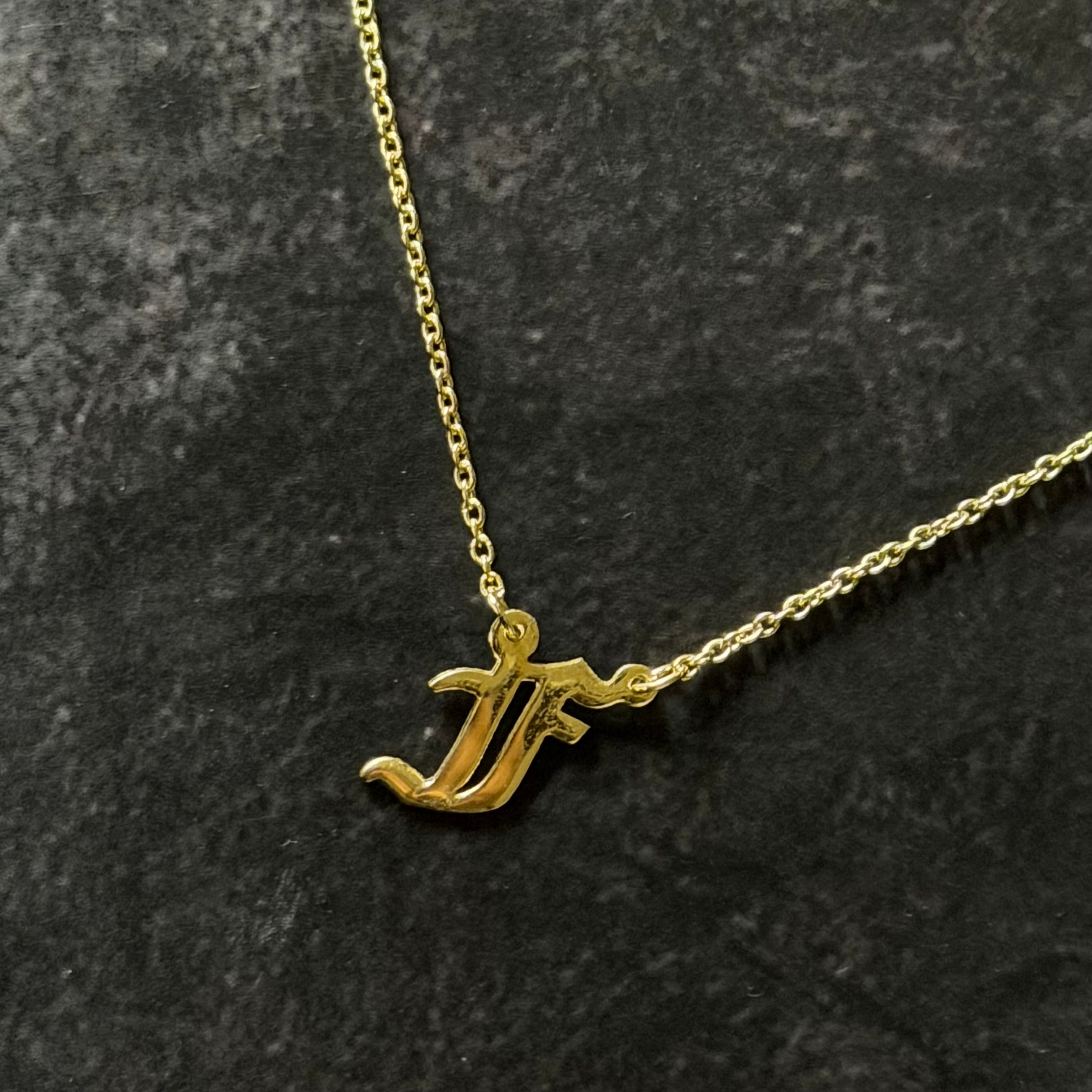 Collar con inicial