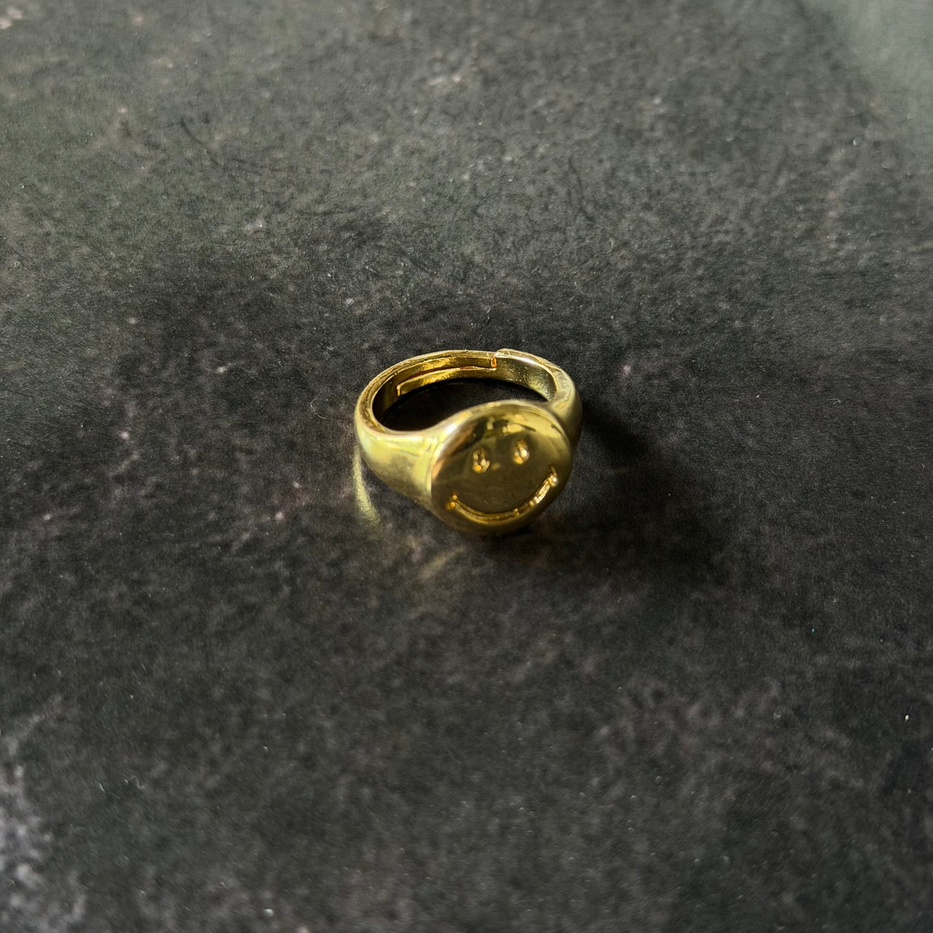 Anillo de carita feliz