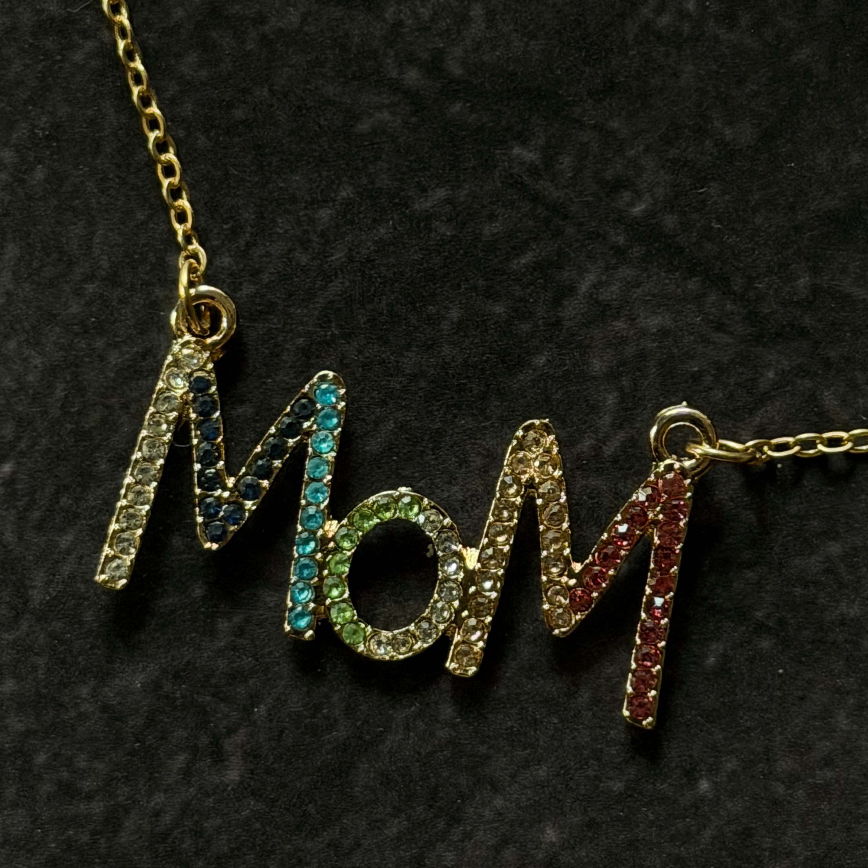 Collar con dije Mom