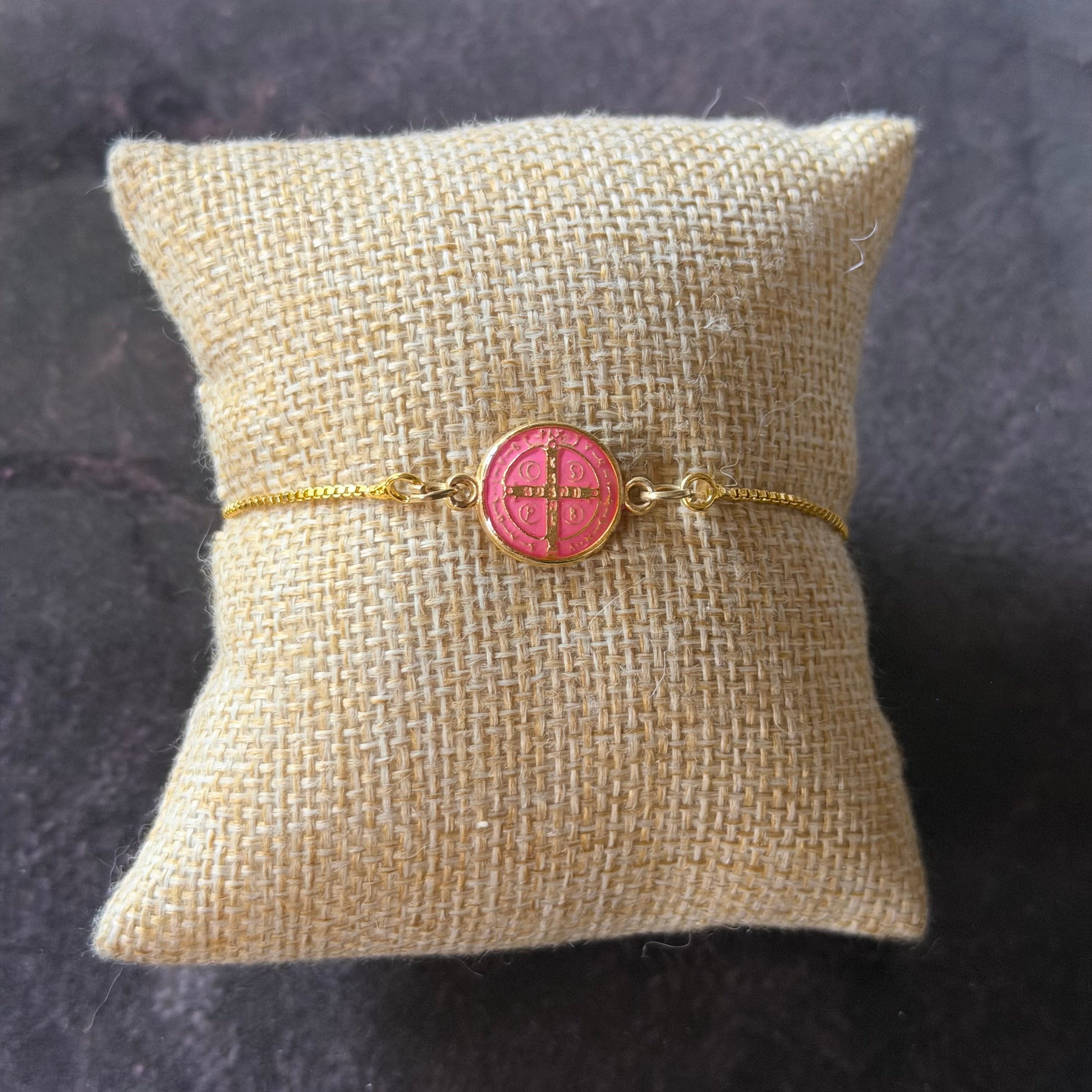 Brazalete con medalla