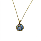 Collar con letra J