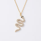 Collar con serpiente de zirconias